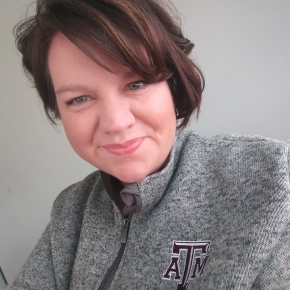 Posher, Kari is selling her much-loved and currated personal closet. LG & + sz - Picture 2 of 4